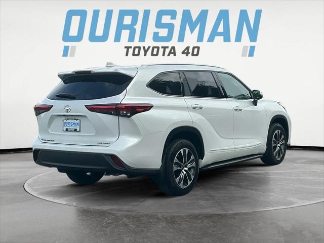 used 2022 Toyota Highlander car, priced at $38,500