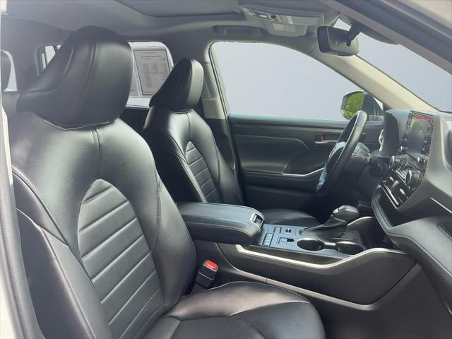 used 2022 Toyota Highlander car, priced at $38,500