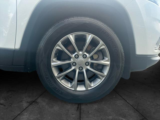 used 2019 Jeep Cherokee car, priced at $18,000