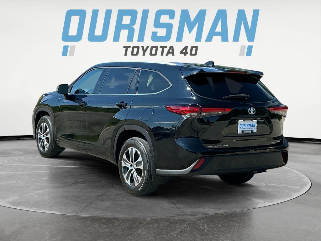 used 2022 Toyota Highlander car, priced at $34,000