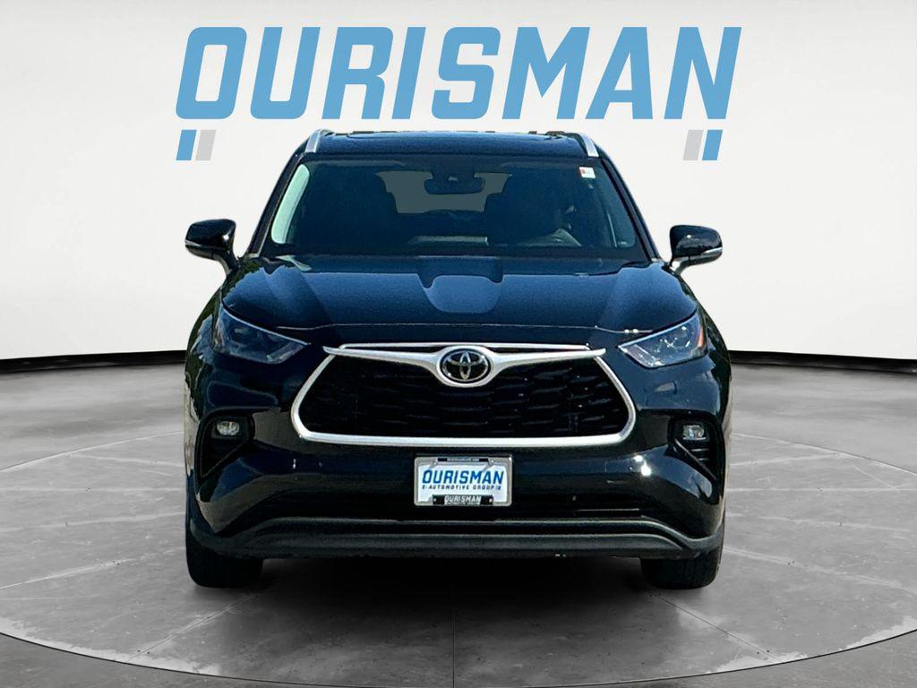 used 2022 Toyota Highlander car, priced at $34,000