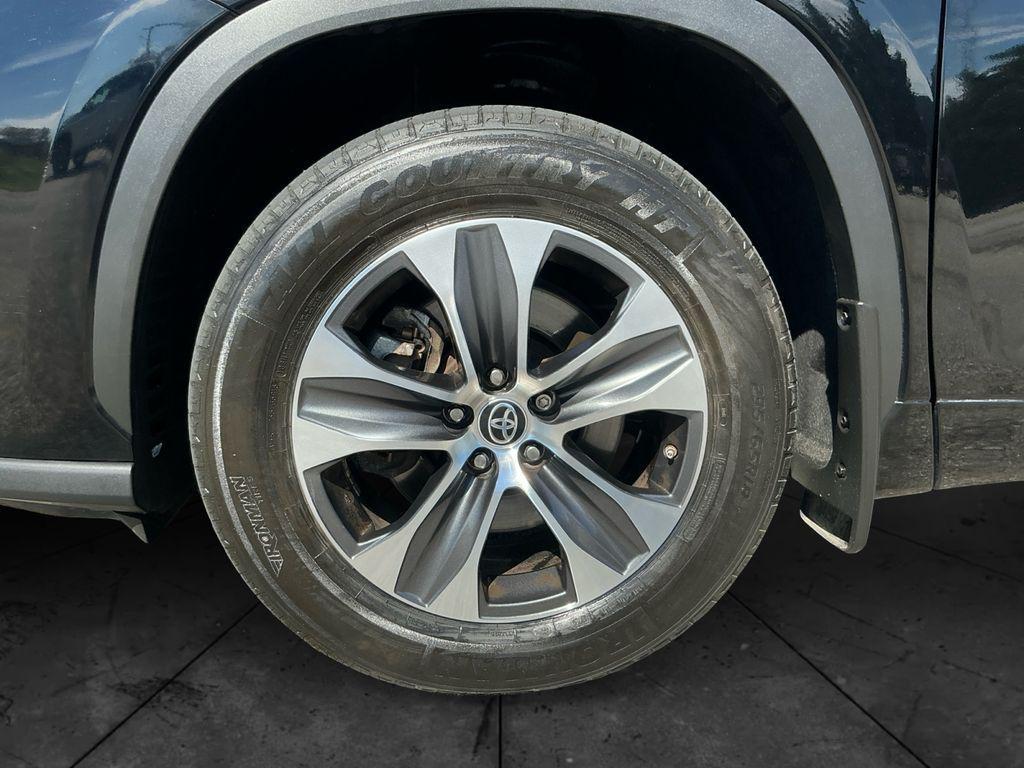 used 2022 Toyota Highlander car, priced at $34,000