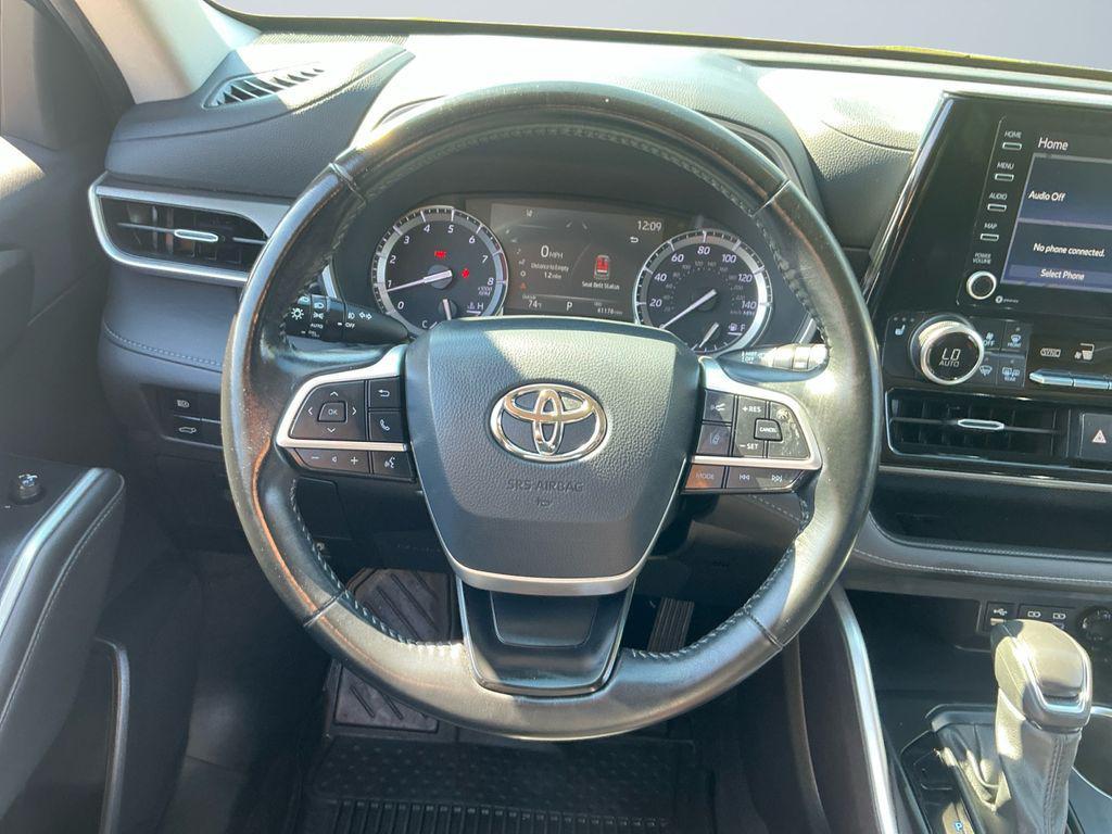 used 2022 Toyota Highlander car, priced at $34,000