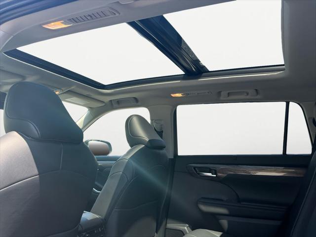 new 2025 Toyota Highlander Hybrid car, priced at $57,072