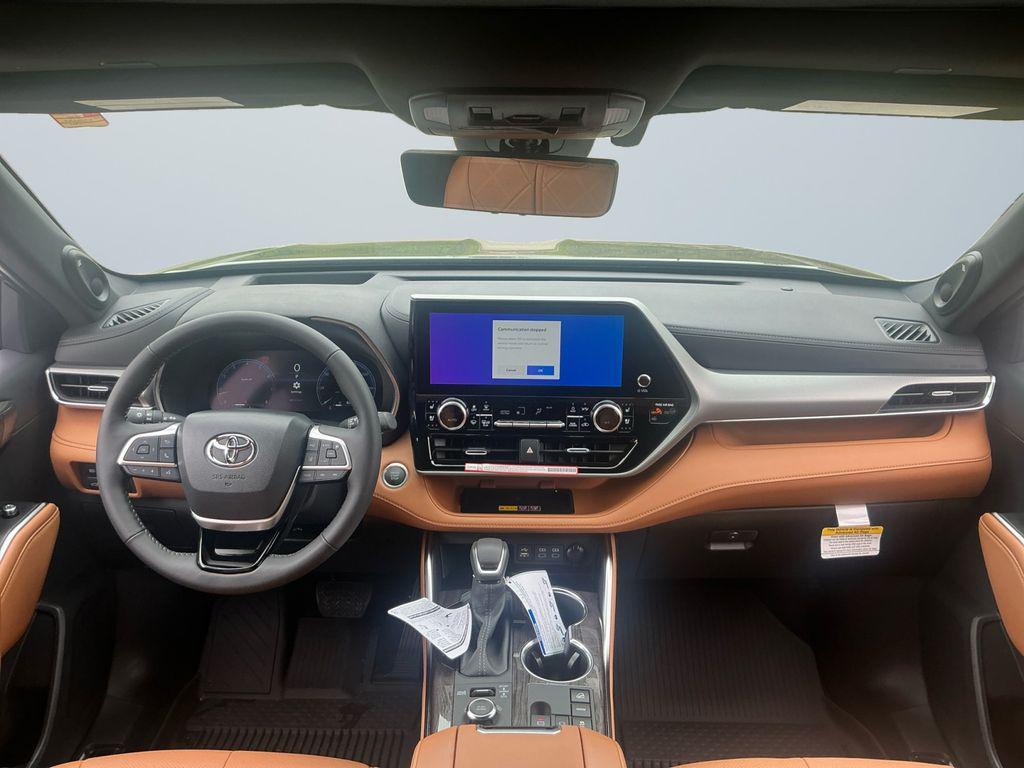 new 2025 Toyota Highlander car, priced at $55,197