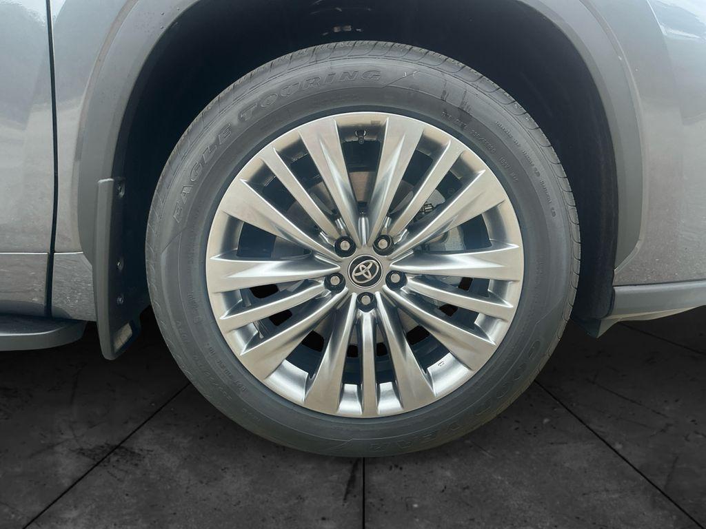 new 2025 Toyota Highlander car, priced at $55,197