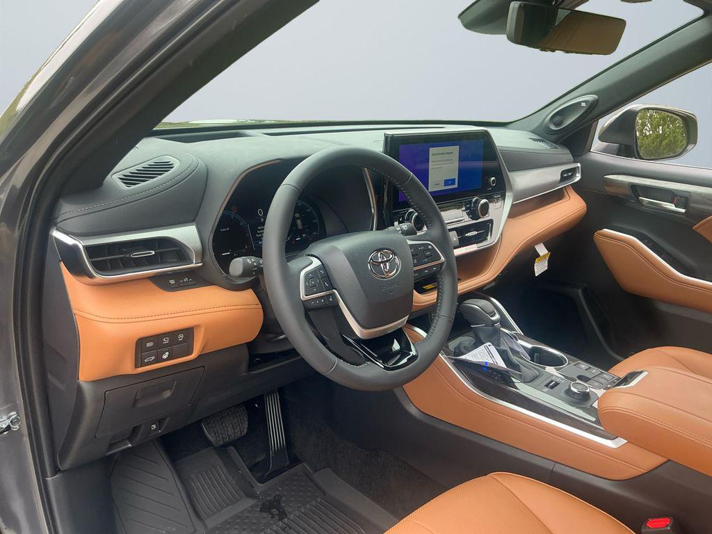 new 2025 Toyota Highlander car, priced at $55,197