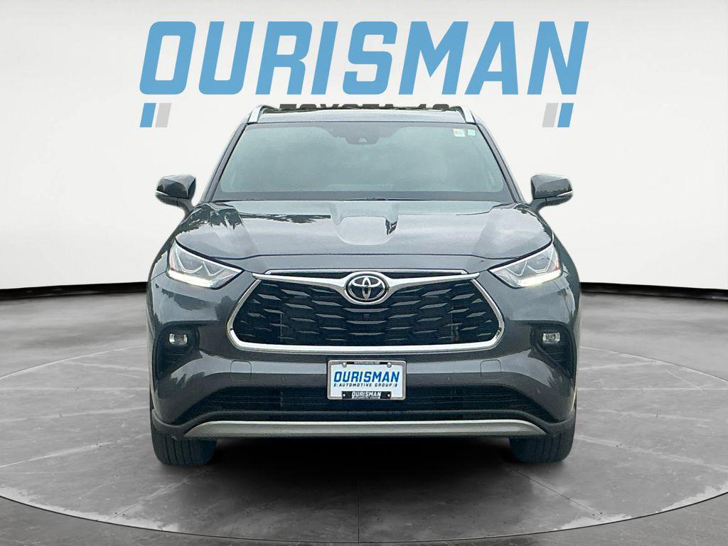 new 2025 Toyota Highlander car, priced at $55,197