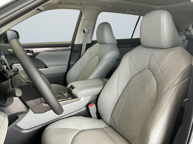 new 2025 Toyota Highlander car, priced at $54,673