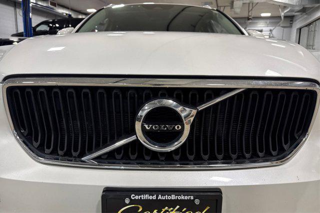 used 2021 Volvo XC40 car, priced at $27,300