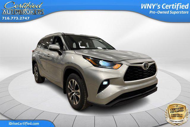 used 2021 Toyota Highlander car, priced at $32,995