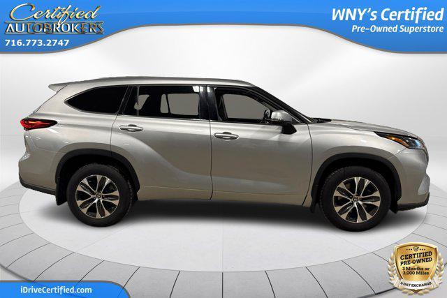 used 2021 Toyota Highlander car, priced at $32,995