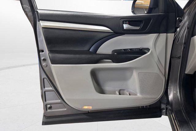 used 2018 Toyota Highlander car, priced at $26,995
