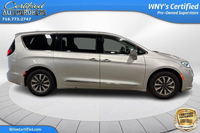 used 2022 Chrysler Pacifica Hybrid car, priced at $27,000