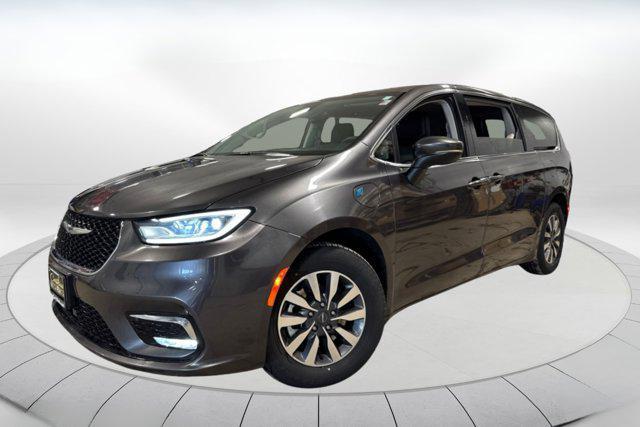 used 2023 Chrysler Pacifica Hybrid car, priced at $27,995