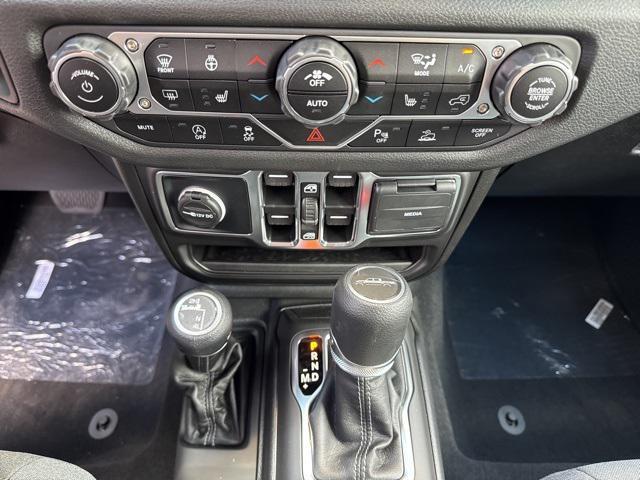 new 2025 Jeep Gladiator car, priced at $42,670