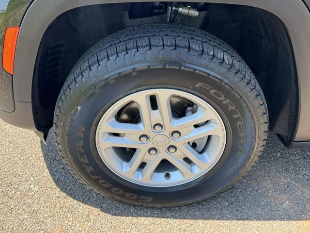 used 2024 Jeep Grand Cherokee car, priced at $23,750