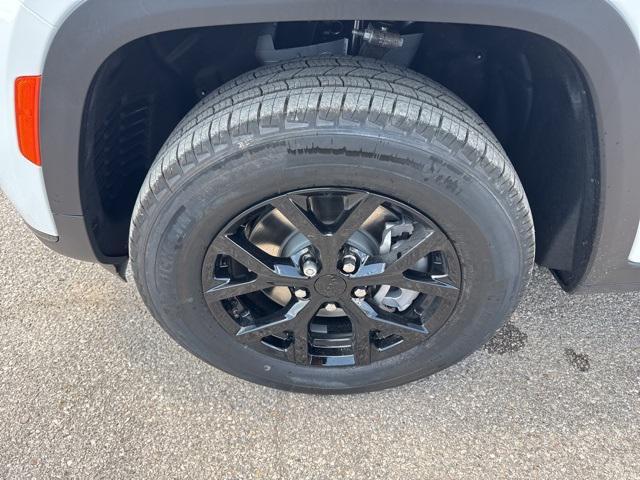 new 2025 Jeep Grand Cherokee L car, priced at $38,335