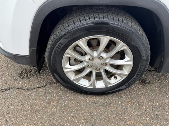used 2019 Jeep Cherokee car, priced at $13,575