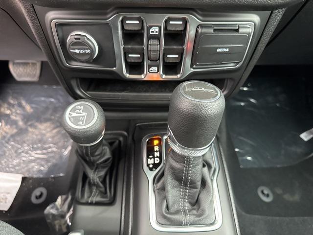 new 2025 Jeep Gladiator car, priced at $42,570