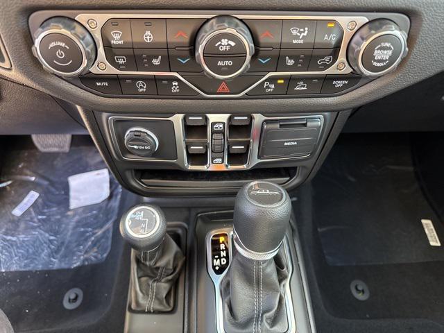 new 2025 Jeep Gladiator car, priced at $42,670