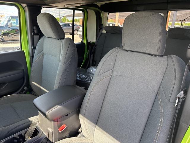 new 2025 Jeep Gladiator car, priced at $42,670