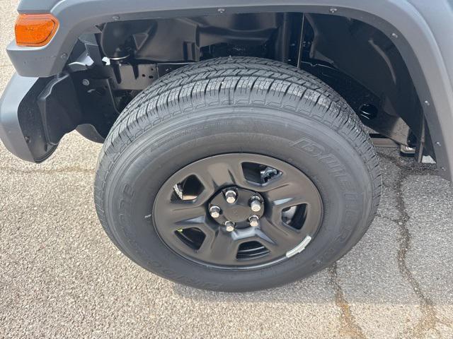 new 2025 Jeep Gladiator car, priced at $40,690