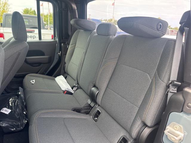 new 2025 Jeep Gladiator car, priced at $40,690