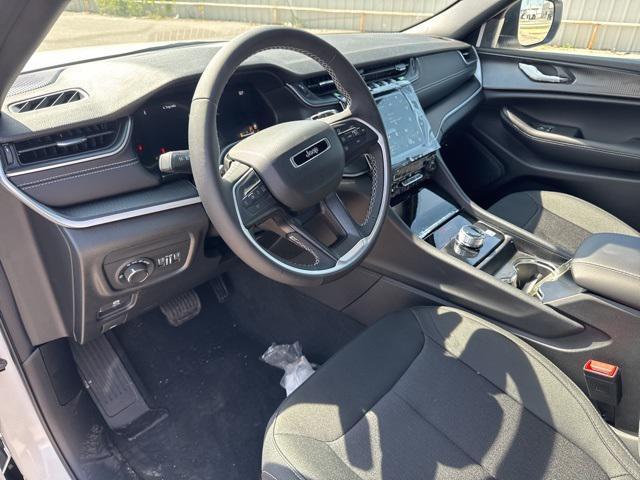 new 2025 Jeep Grand Cherokee car, priced at $31,005