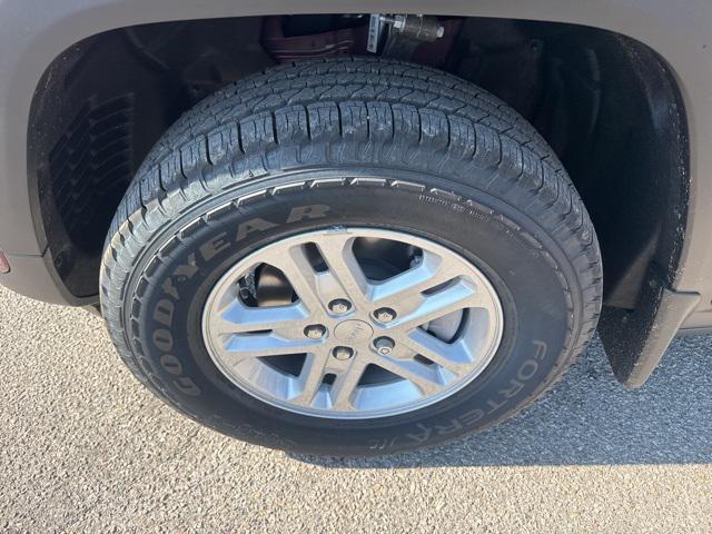 new 2025 Jeep Grand Cherokee car, priced at $30,950