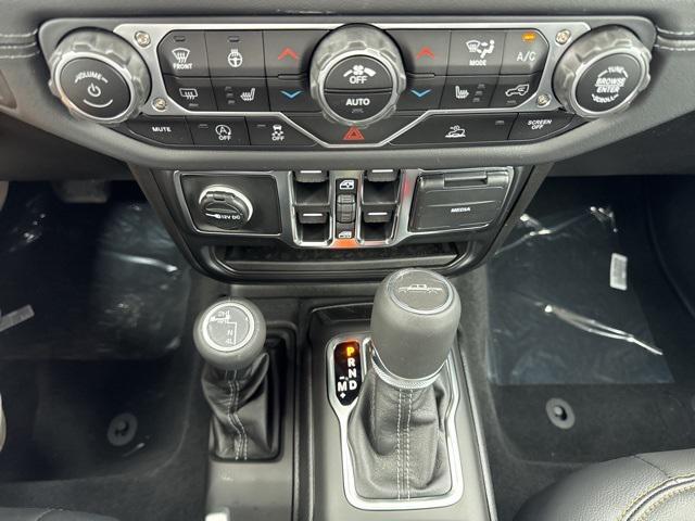 new 2025 Jeep Gladiator car, priced at $38,280