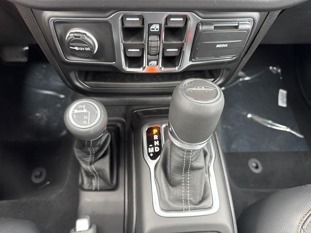 new 2025 Jeep Gladiator car, priced at $38,280