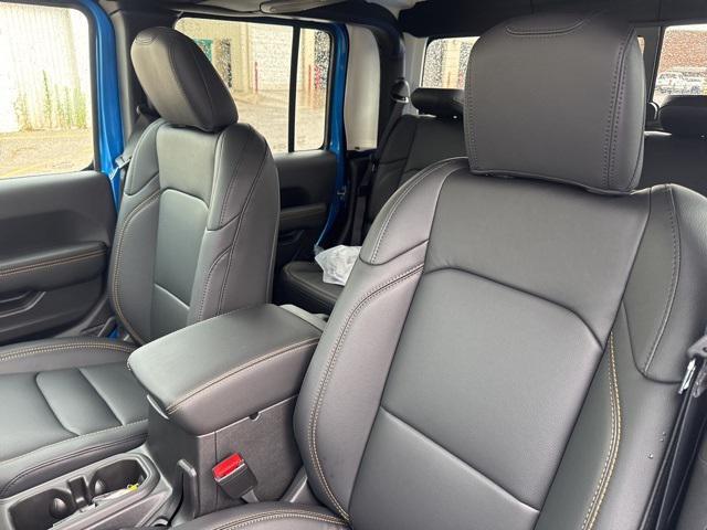new 2025 Jeep Gladiator car, priced at $38,280