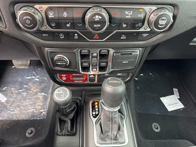 new 2025 Jeep Gladiator car, priced at $42,980