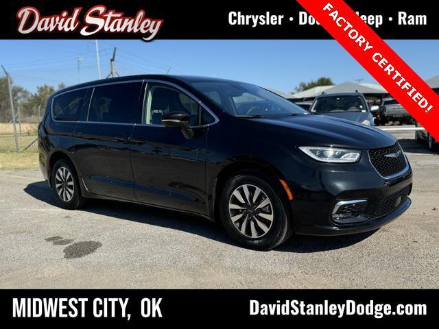 used 2022 Chrysler Pacifica Hybrid car, priced at $22,998