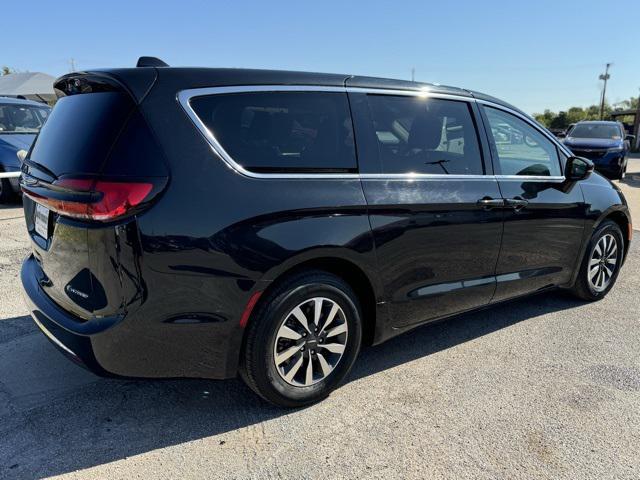 used 2022 Chrysler Pacifica Hybrid car, priced at $22,998