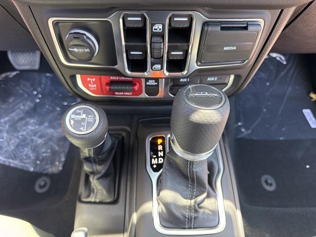 new 2025 Jeep Gladiator car, priced at $51,960