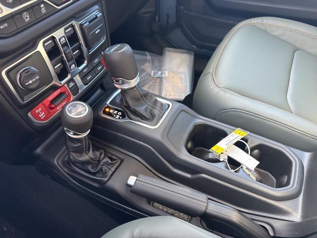 new 2025 Jeep Gladiator car, priced at $51,960