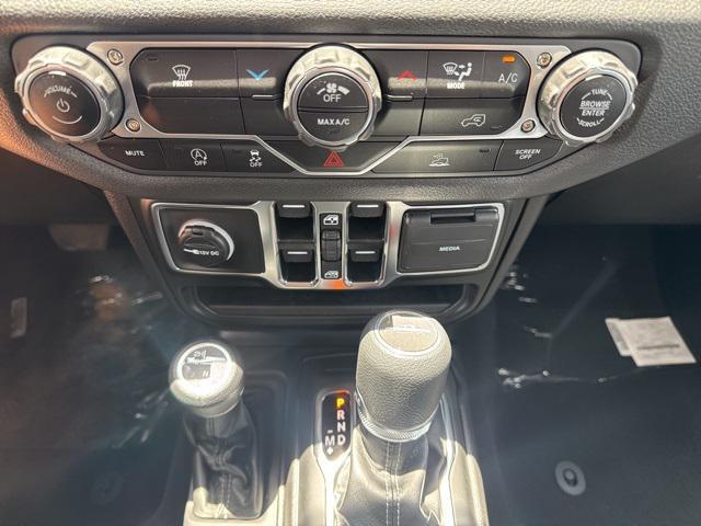 new 2025 Jeep Gladiator car, priced at $28,790