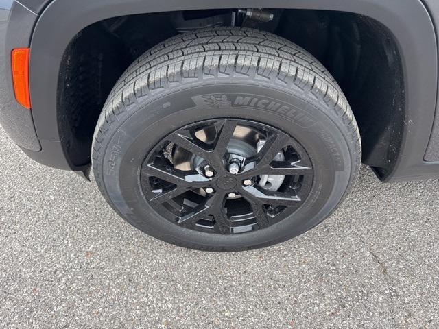 new 2025 Jeep Grand Cherokee car, priced at $37,330