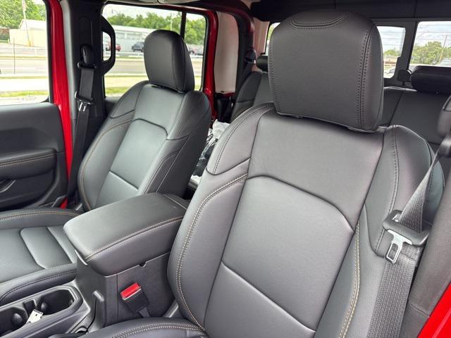new 2025 Jeep Gladiator car, priced at $38,280