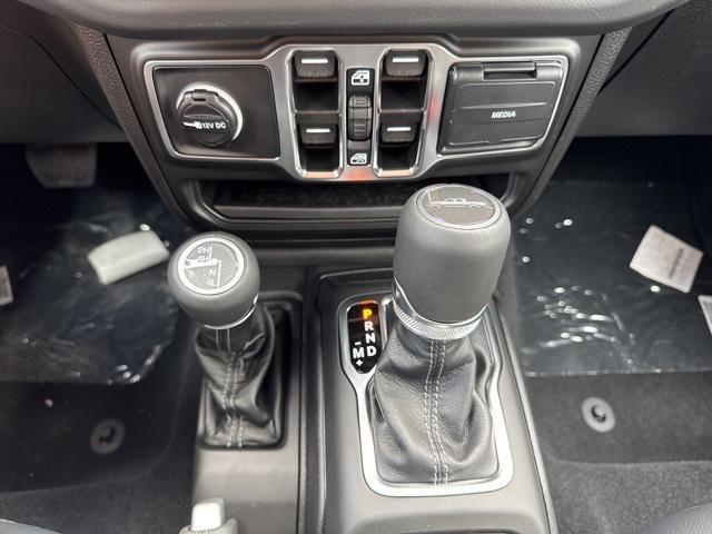 new 2025 Jeep Gladiator car, priced at $38,280