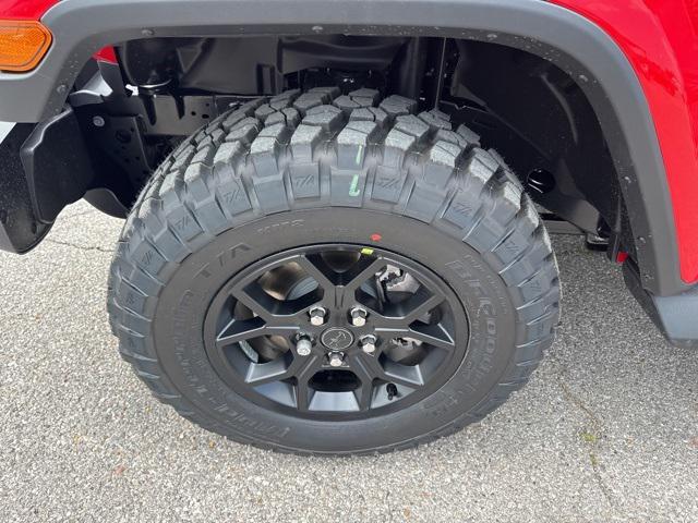 new 2025 Jeep Gladiator car, priced at $38,280