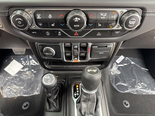 new 2025 Jeep Wrangler car, priced at $53,220