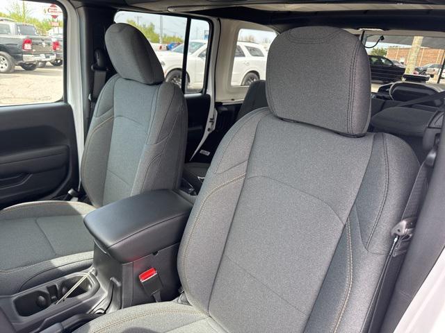 new 2025 Jeep Wrangler car, priced at $40,785
