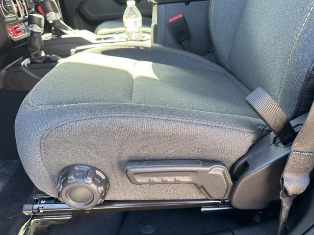 new 2025 Jeep Gladiator car, priced at $42,980