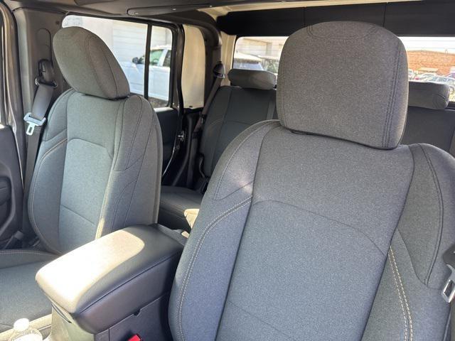 new 2025 Jeep Gladiator car, priced at $42,980