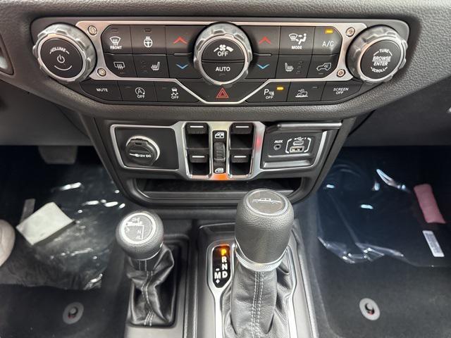 new 2025 Jeep Gladiator car, priced at $42,670