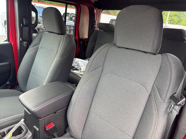 new 2025 Jeep Gladiator car, priced at $42,670
