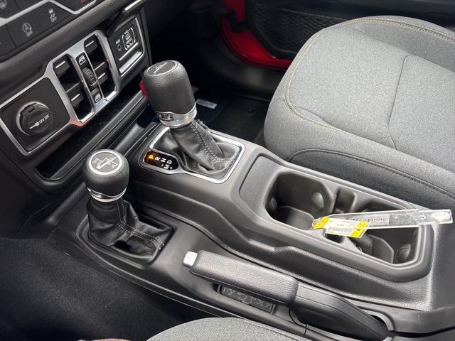 new 2025 Jeep Gladiator car, priced at $42,670